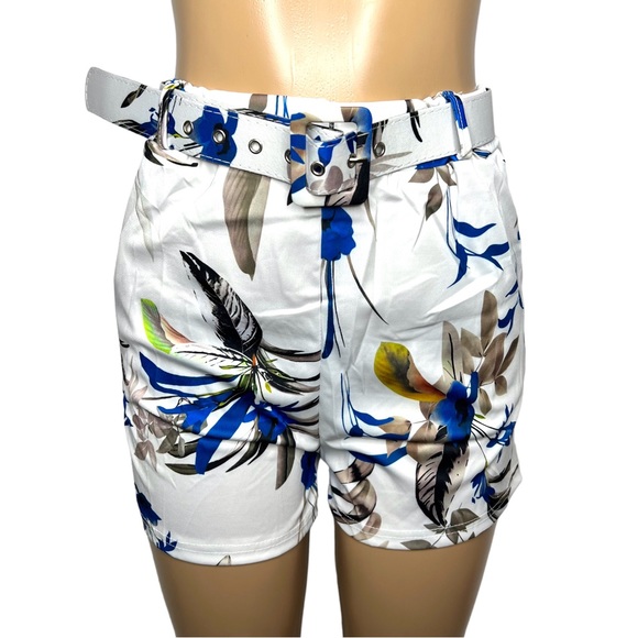 NWT 2 Pieces White and Blue Women Set Size L Short with pockets and Wrap top - Picture 4 of 7